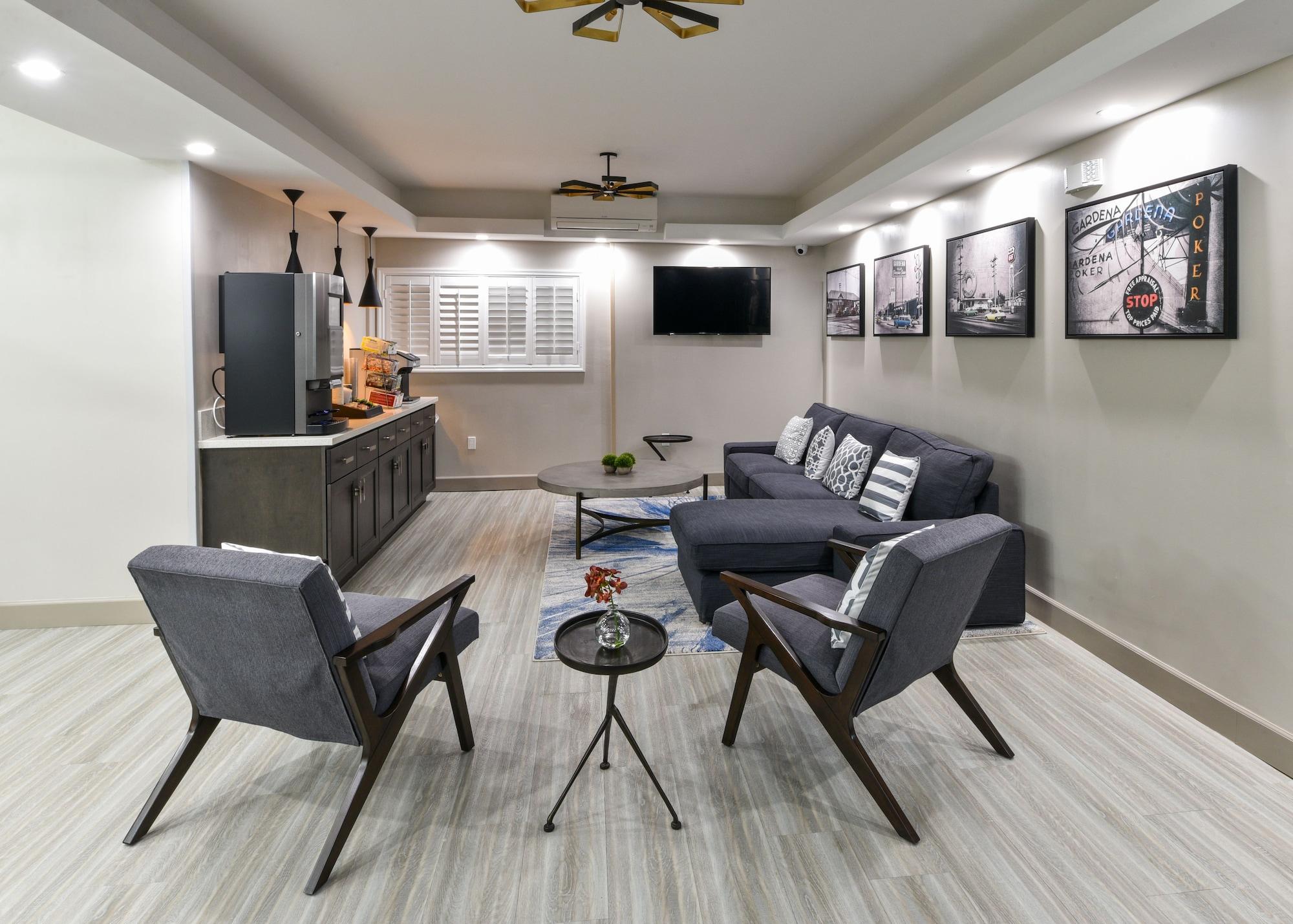 Hollywood 3* West Athens