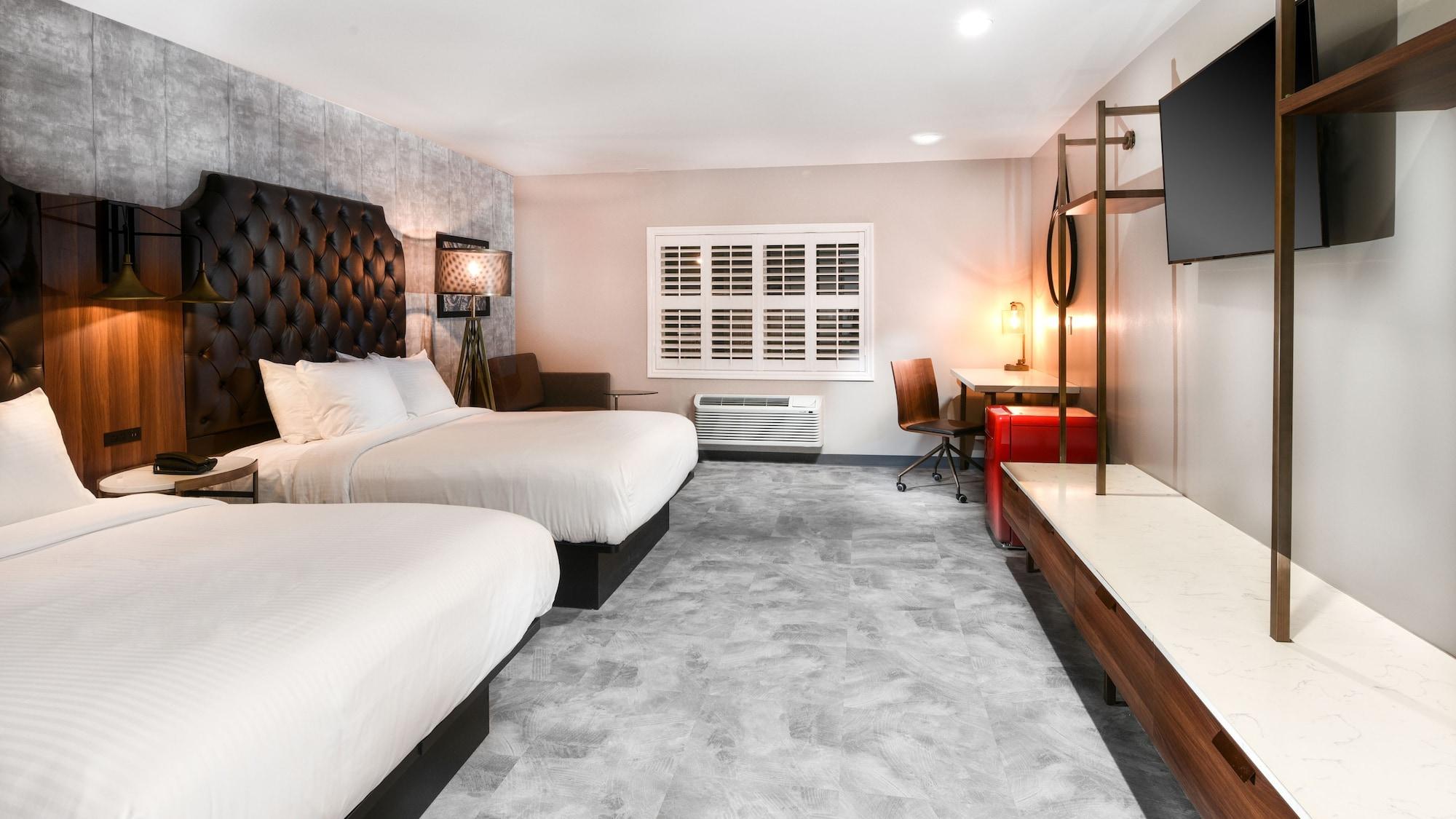 Hollywood Hotel 3*