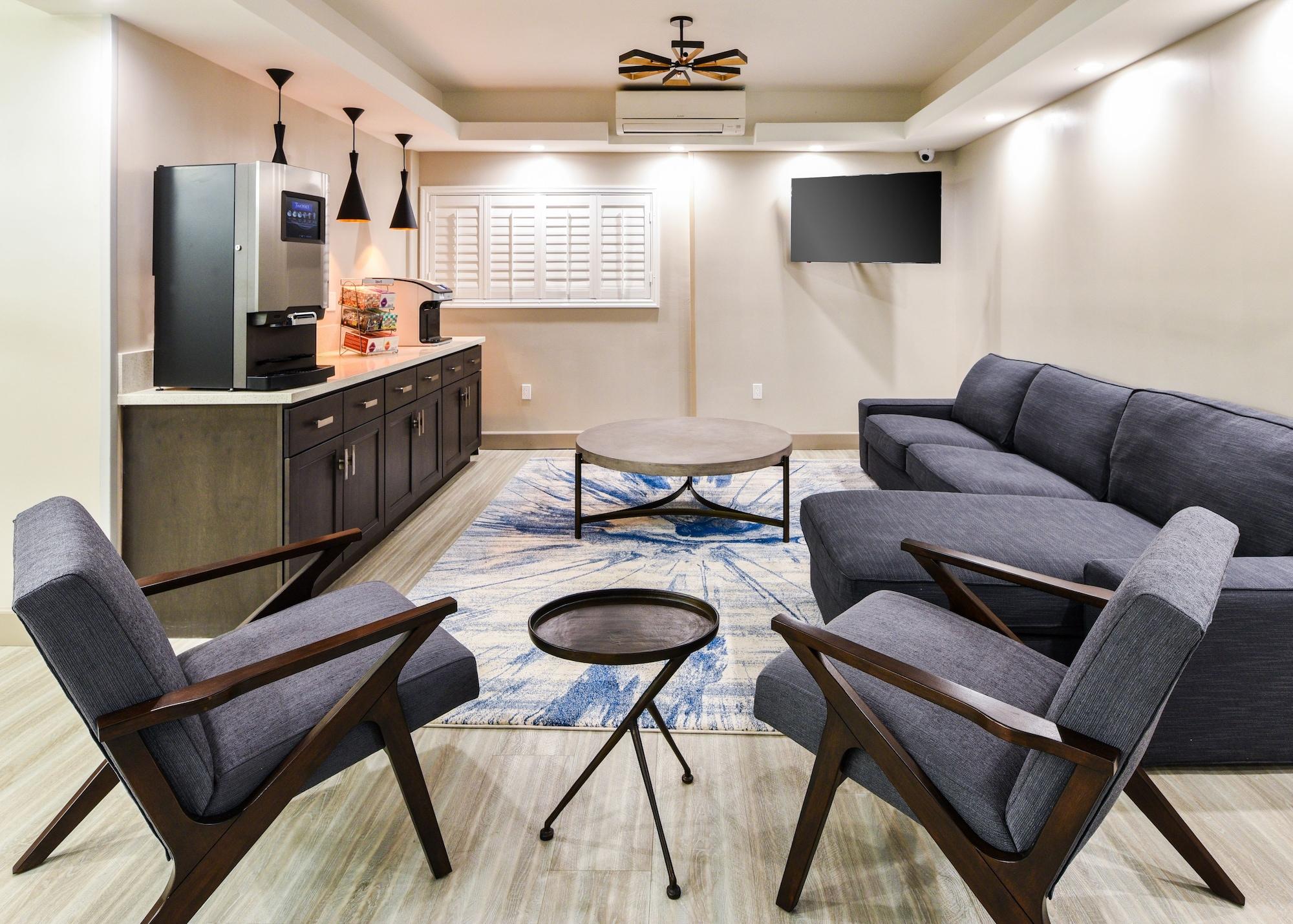 Hollywood 3* West Athens