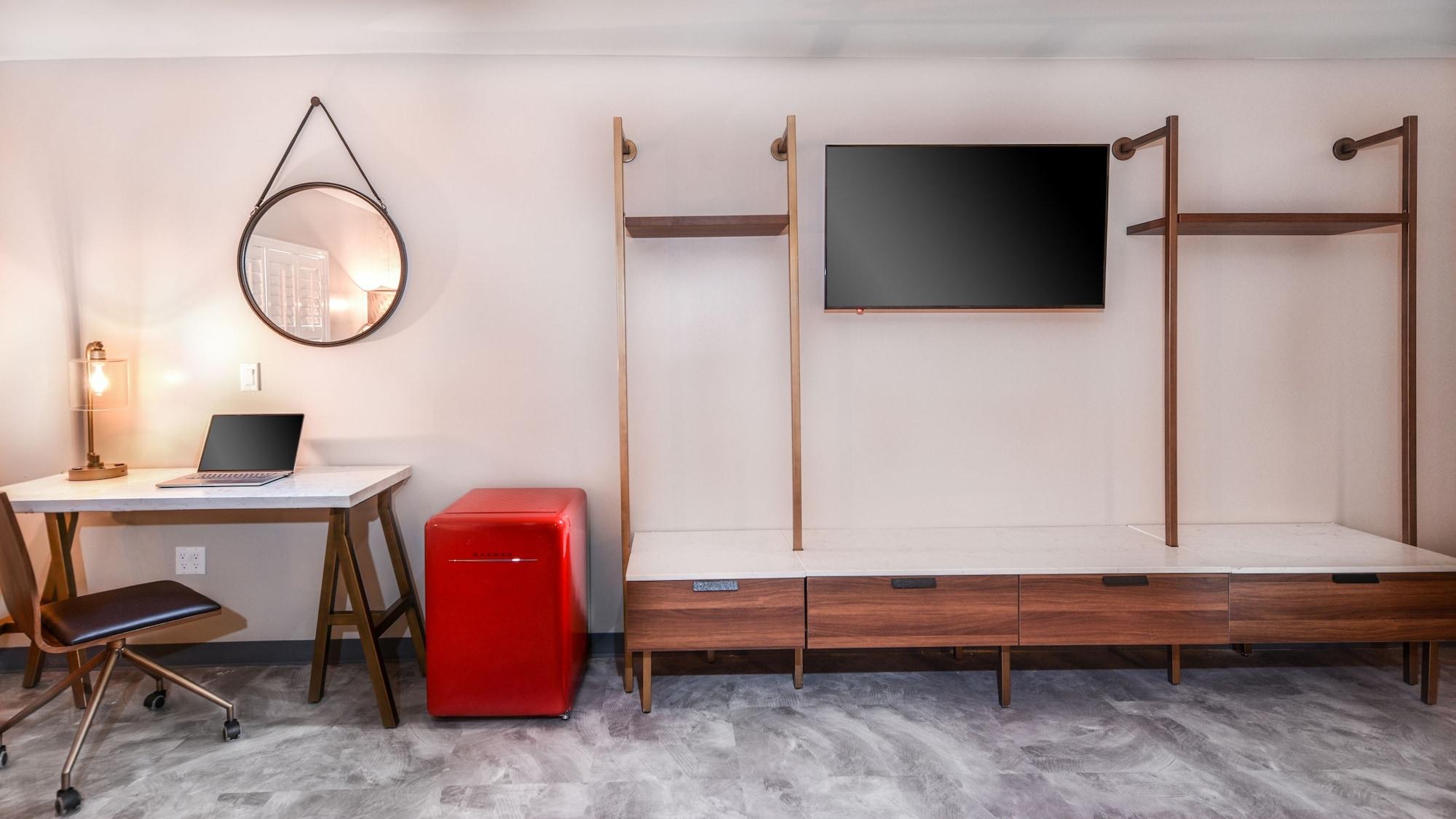 Hollywood Hotel West Athens